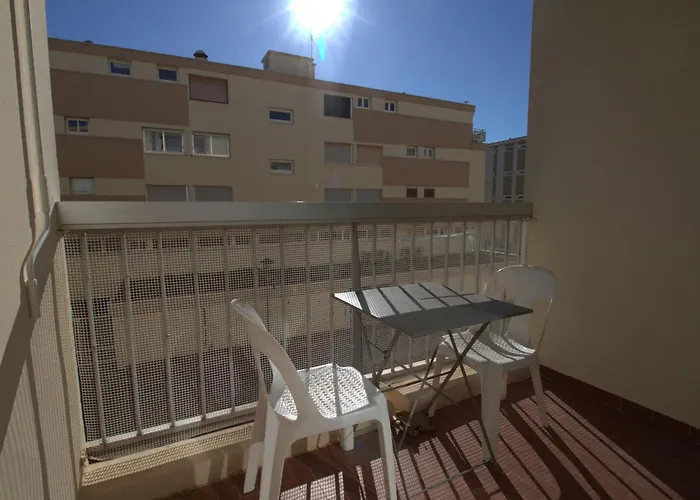 T1 Avec Balcon, Climatisation Et Parking Pres Du Parc Charles De Gaulle A - Fr-1-553-101 아파트